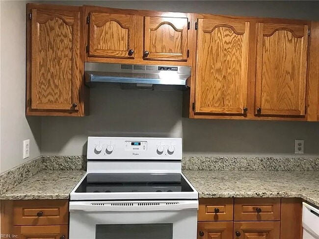 Building Photo - 5775 W Hastings Arch