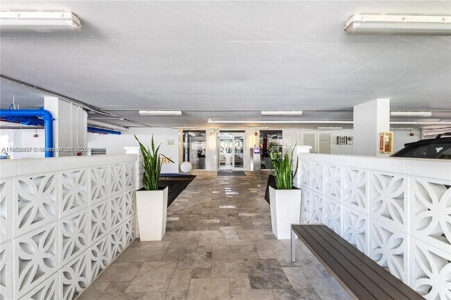 Building Photo - 401 Ocean Dr