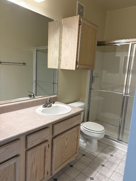 Building Photo - 1005 Weybridge Ct