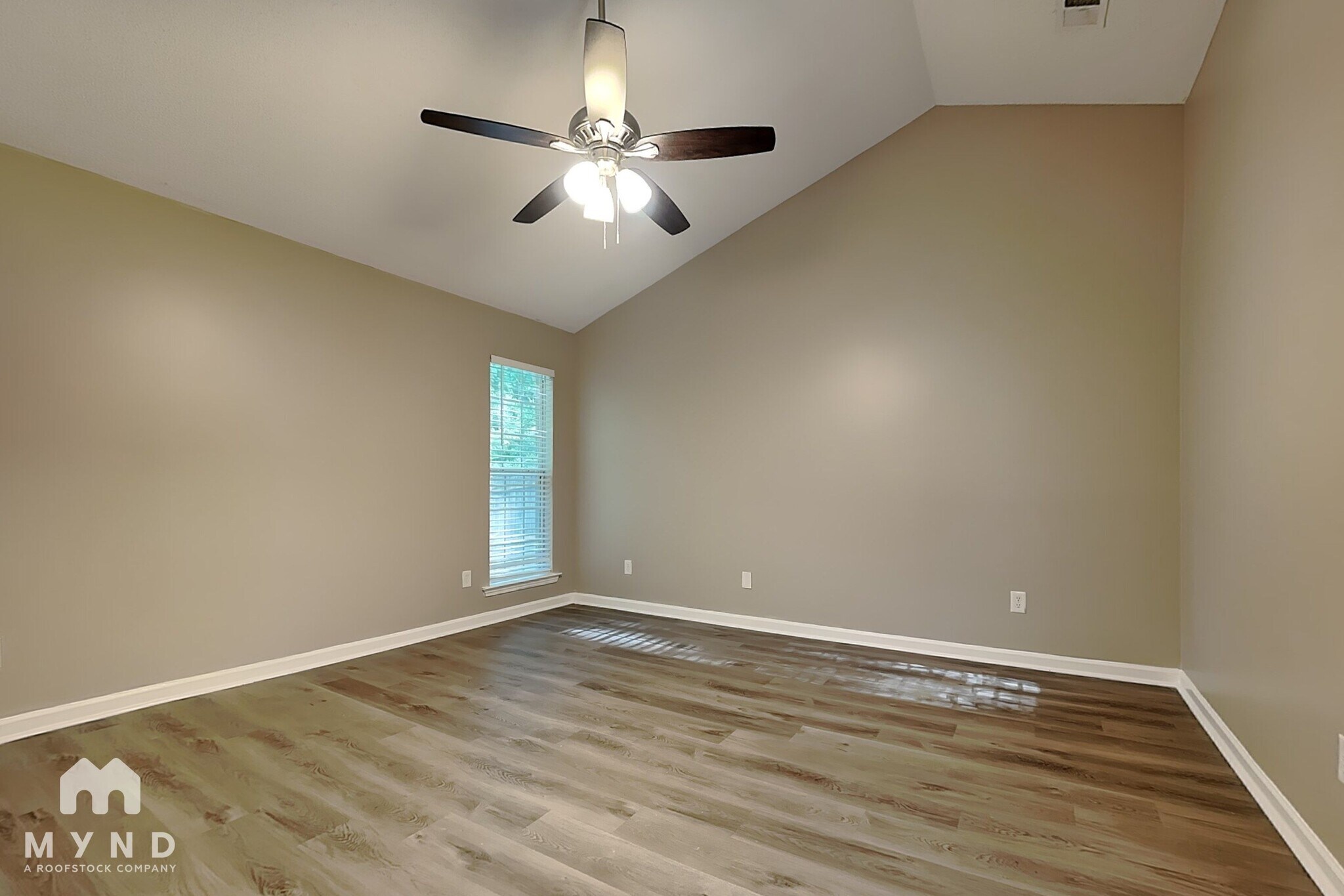 Building Photo - 10374 Cottage Oaks Dr