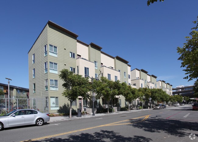 Building Photo - Crescent Cove