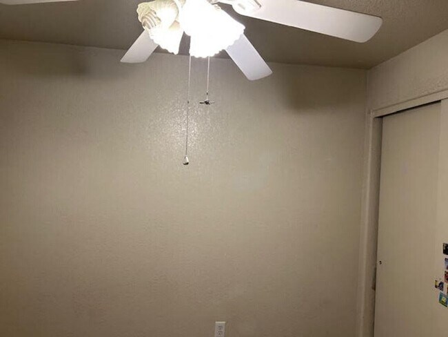 Building Photo - CASTLE VIEW