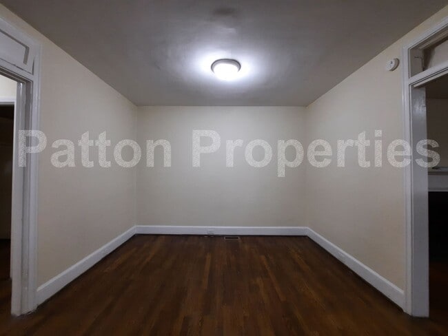 Building Photo - 711 S Holly St