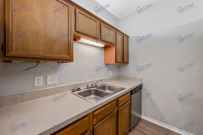 Building Photo - Adorable 1/1 Condo in Dallas! (75231)