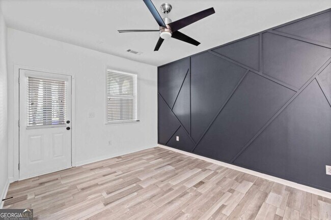 Building Photo - 4228 Laurel Creek Ct SE