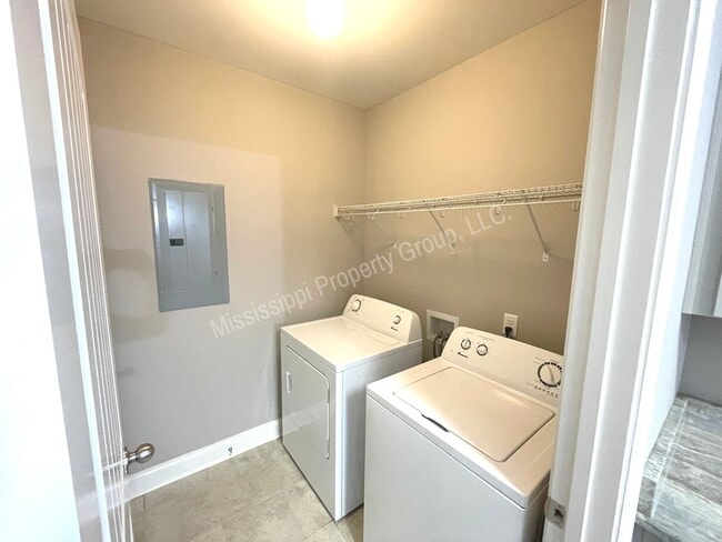 Building Photo - 4BD/4.5BA FOR RENT - Only Through 7/18/2024