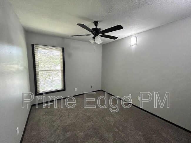 Building Photo - 1841 Ridgehaven Ct