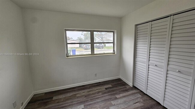 Building Photo - 123 SW 68th Ave