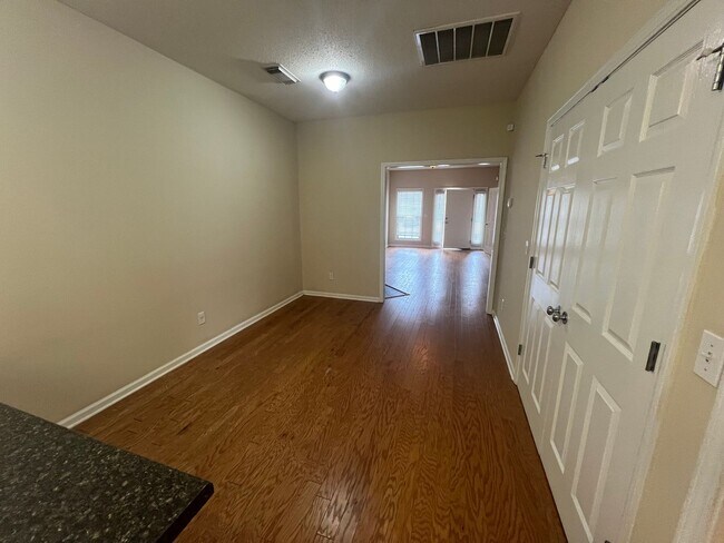 Building Photo - 6513 Covington Villas Dr