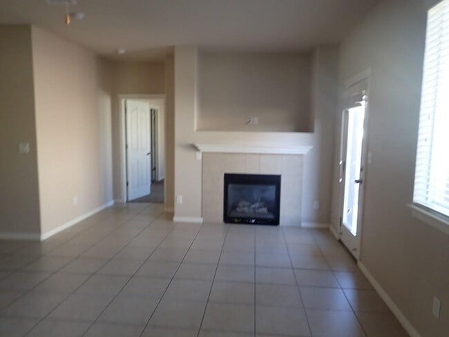 Building Photo - 14389 E Cave Ave
