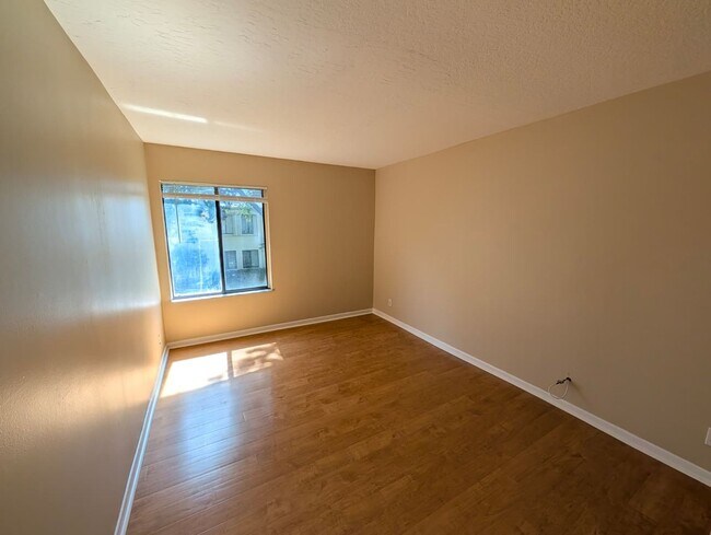 Building Photo - Spacious 2BR Retreat Near Beaches & Dining