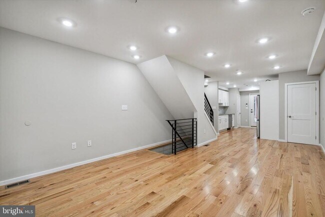 Building Photo - 1705 W Seybert St