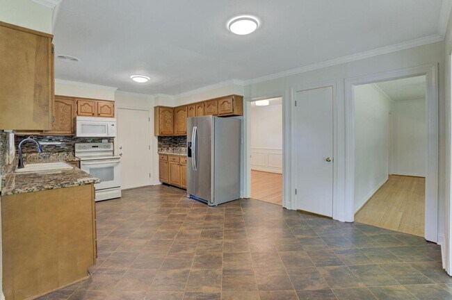 Building Photo - 121 Marshdale Ave SW