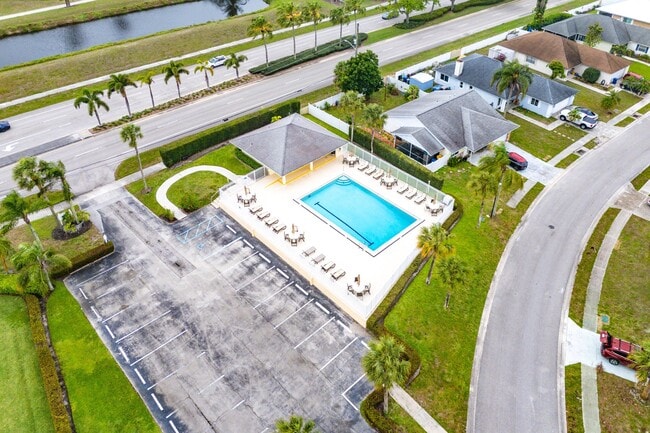 Building Photo - 125 Raintree Trail