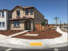 Building Photo - Natomas Crossing Nearly New Rental w/4 Bedrooms