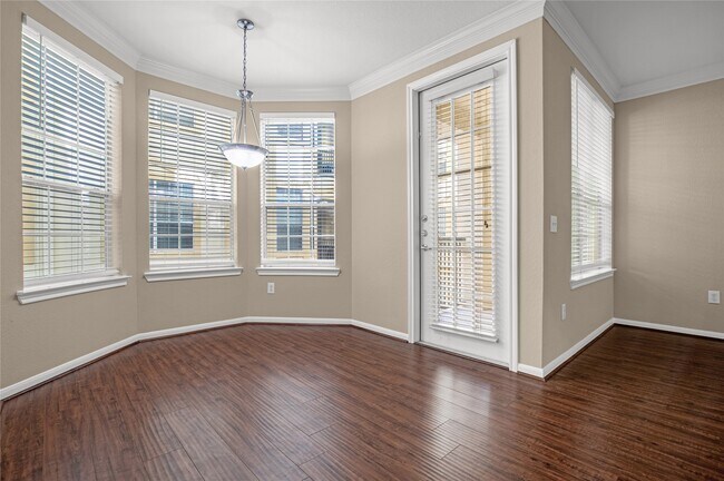 Building Photo - 7575 Kirby Dr