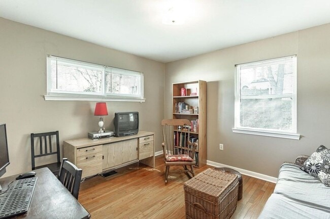 Building Photo - Amazing 3 Bed/1.5 Bath Home in the Rolling...