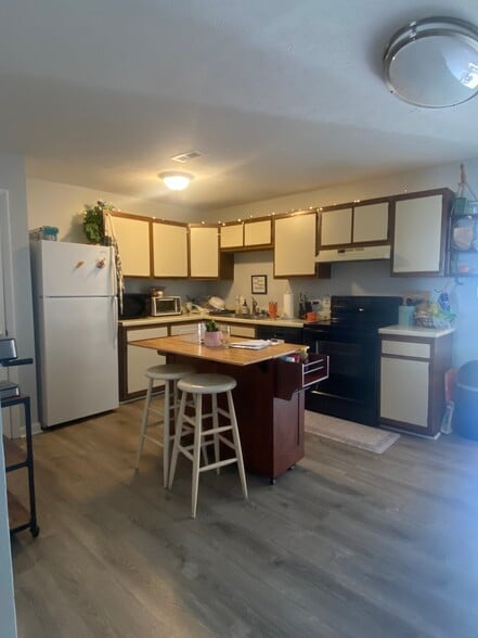 Kitchen - 1 - 179 Clover Valley Cir