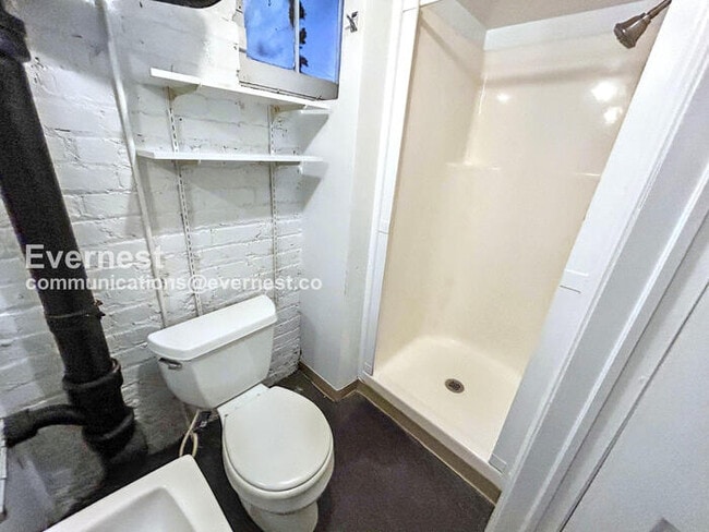 Building Photo - 2708 W Grace St