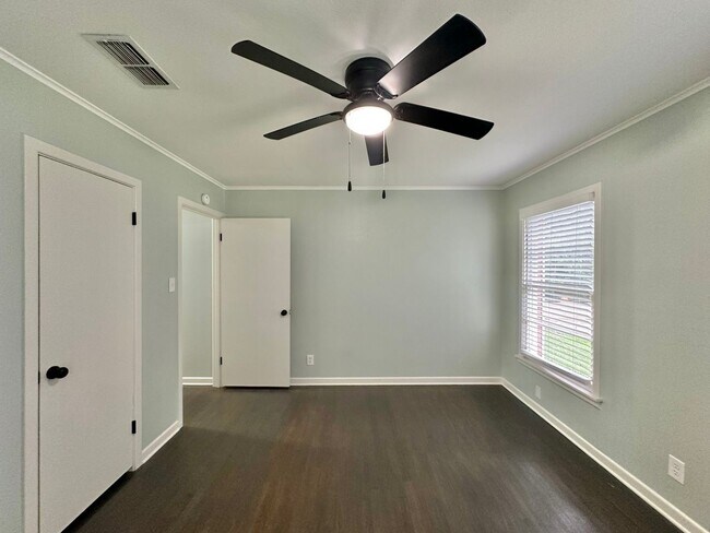 Building Photo - Updated 3-Bedroom Home Near TJC & Medical District!