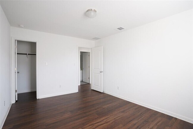 Building Photo - 304 Northview Ln