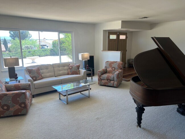 Building Photo - Scenic Hillside Living – Spacious 3 Bed, 2 Bath with Sweeping Views