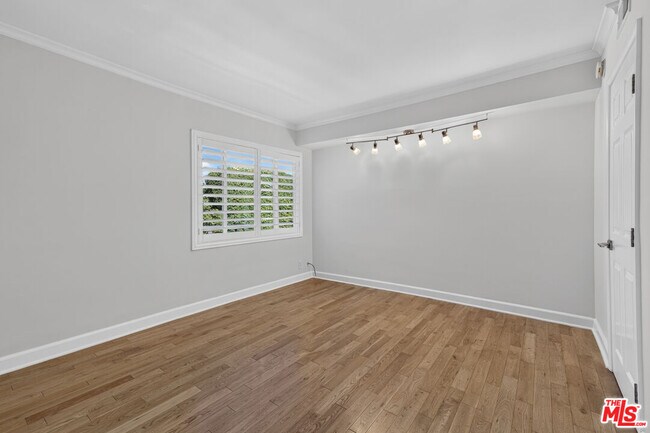 Building Photo - 1301 Flores St