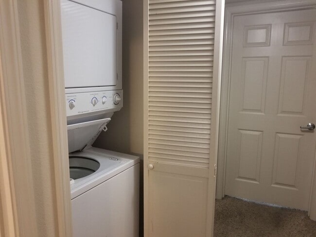 Building Photo - Seabreeze Apartment Homes - www.seabreezeapartmentslompoc.com