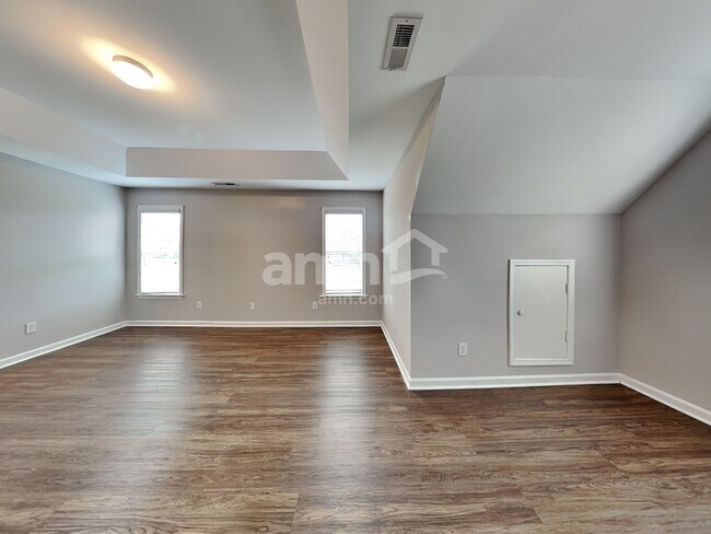 Building Photo - 209 Haywood Ln