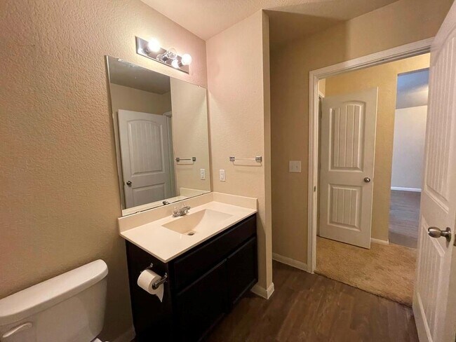 Building Photo - 3400 Ortman Dr