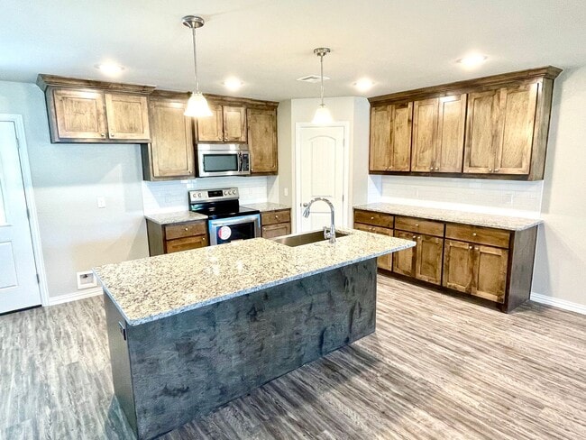 Building Photo - Open Floor Plan 3/2 w/Rural Atmosphere