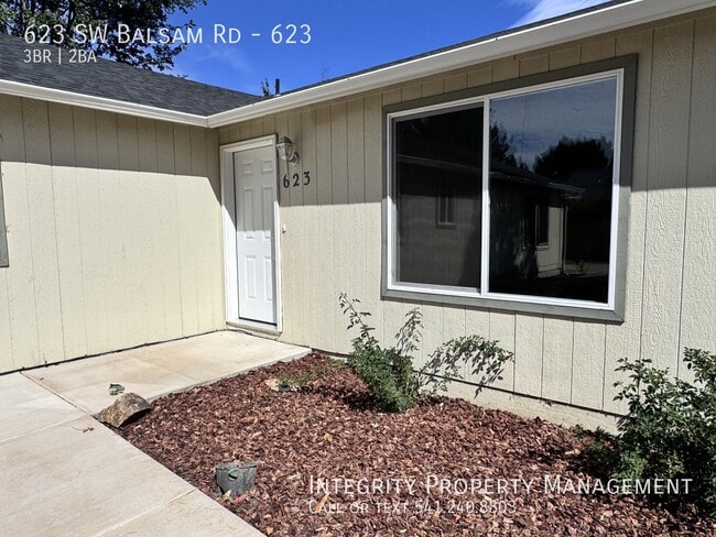 Building Photo - 623 SW Balsam Rd