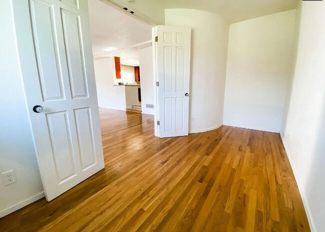 Building Photo - BEAUTIFUL HOME IN DESIREABLE CENTERVILLE, ...