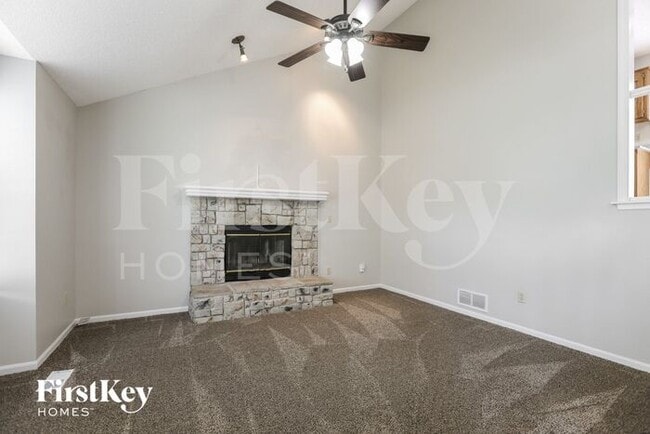 Building Photo - 517 SE Onyx Dr