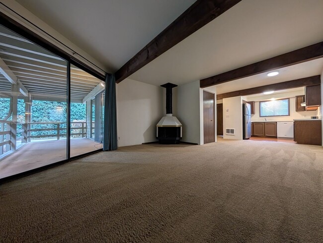 Building Photo - Great 2 Bedroom, 1-Bath Condo Near Eugene Country Club!