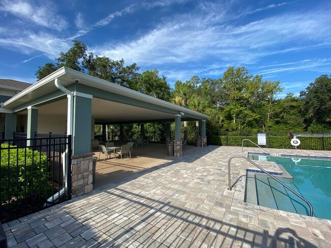 Building Photo - 4 Bedroom 2 Bath home in Oak Leaf Preserve...