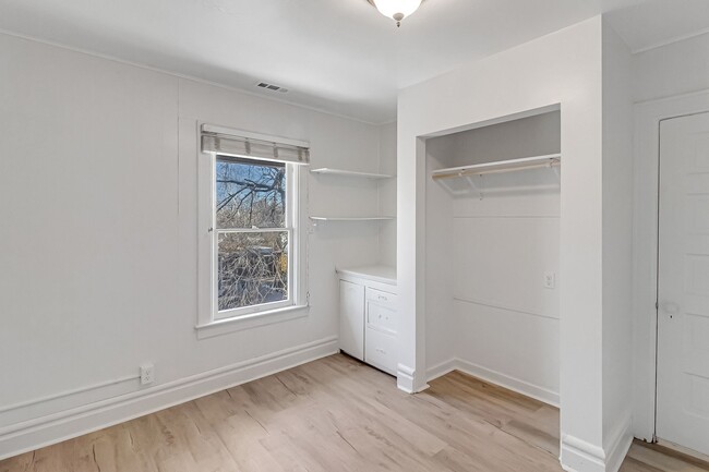 Building Photo - Renovated 4-Bedroom, 2-Bath Apartment in P...