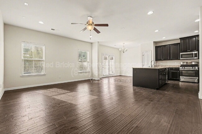 Building Photo - 727 Dynamo St NW