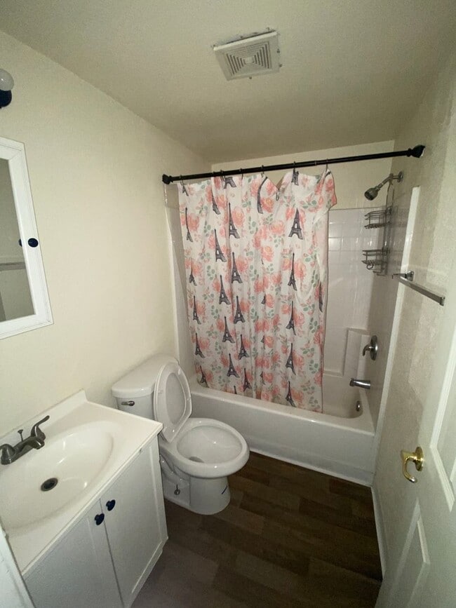 Building Photo - North Reno - 3 Bed 1.5 Bath - New Carpet & Paint