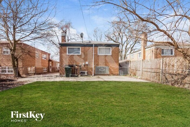 Building Photo - 14621 Dorchester Ave