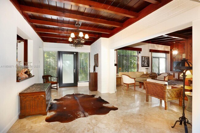 Building Photo - 2035 Tigertail Ave