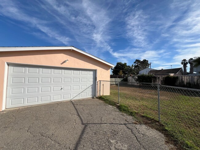 Building Photo - 2 Bedroom Cypress home available at great ...