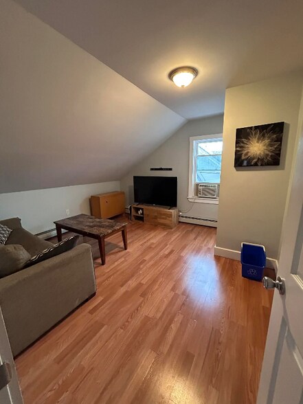 Building Photo - 219 Perkins St