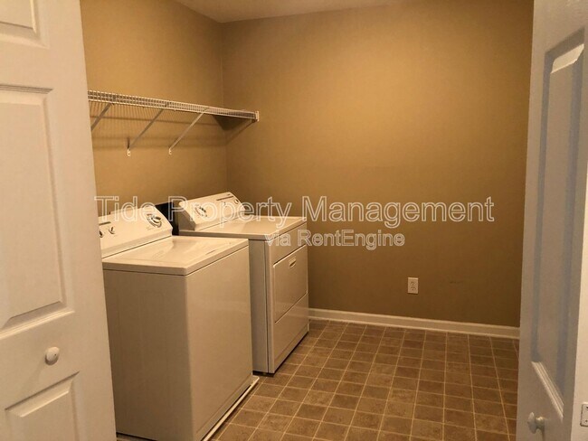 Building Photo - 1451 Hamlin Park Cir