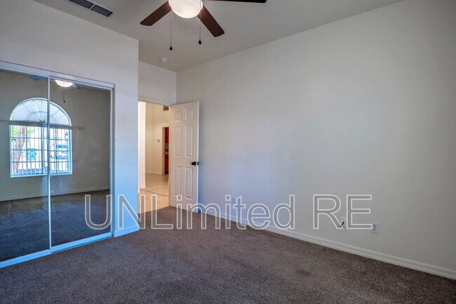 Building Photo - 4926 Mesa Blanca Way
