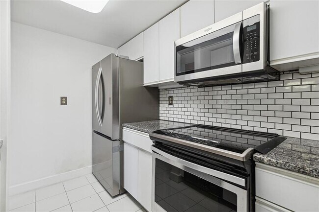 Building Photo - 555 S Water St