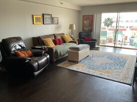 Building Photo - 2020 Saint Regis Dr