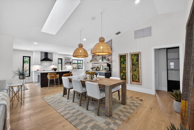 Building Photo - 12897 La Rochelle Cir