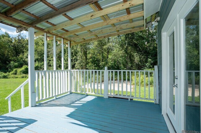 Building Photo - 30180 Smith Dr