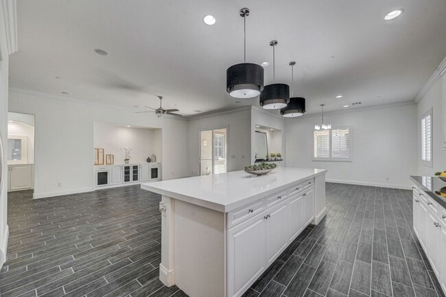 Building Photo - Luxury Single Story 3 Bedroom!